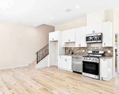 16698 Moorpark Street - Photo Thumbnail 13