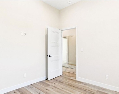 16698 Moorpark Street - Photo Thumbnail 28