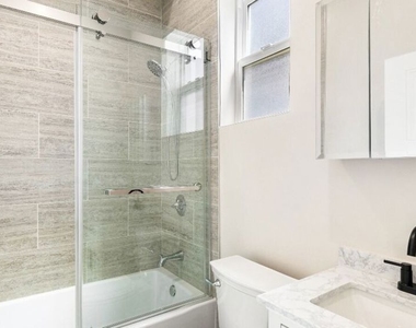 16698 Moorpark Street - Photo Thumbnail 10
