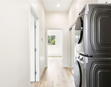16698 Moorpark Street - Photo Thumbnail 8