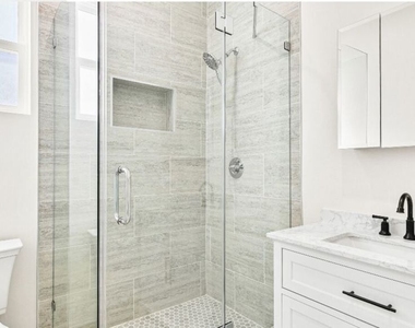 16698 Moorpark Street - Photo Thumbnail 5