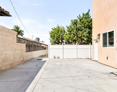 16698 Moorpark Street - Photo Thumbnail 22