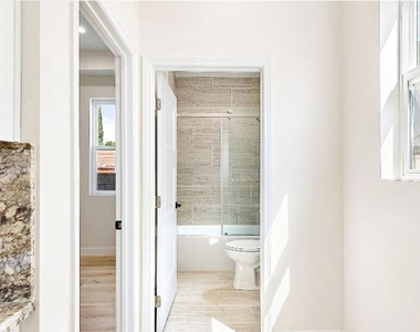 16698 Moorpark Street - Photo Thumbnail 11
