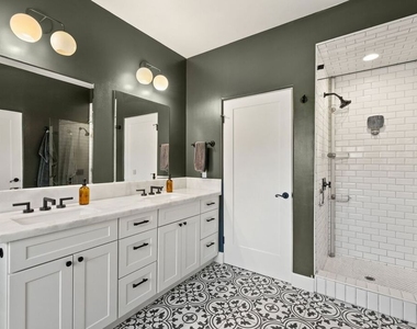 2065 Watsonia Terrace - Photo Thumbnail 10