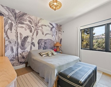 2065 Watsonia Terrace - Photo Thumbnail 15