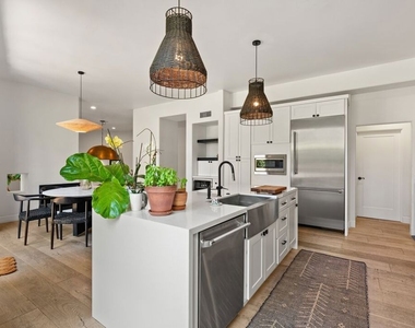 2065 Watsonia Terrace - Photo Thumbnail 6