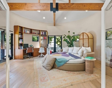 2065 Watsonia Terrace - Photo Thumbnail 13