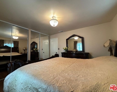 6550 Van Noord Avenue - Photo Thumbnail 17