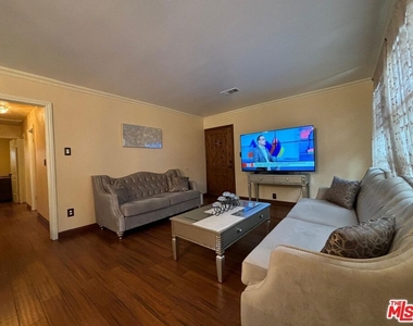 6550 Van Noord Avenue - Photo Thumbnail 5
