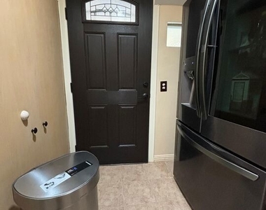 6550 Van Noord Avenue - Photo Thumbnail 8