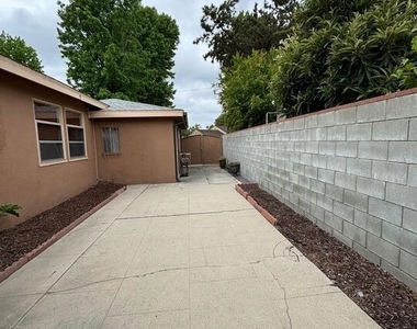 6550 Van Noord Avenue - Photo Thumbnail 32