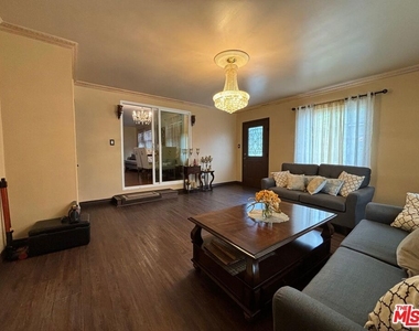 6550 Van Noord Avenue - Photo Thumbnail 13