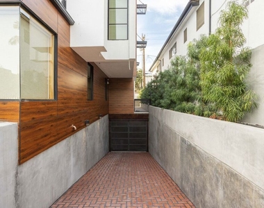 547 N Sweetzer Avenue - Photo Thumbnail 22