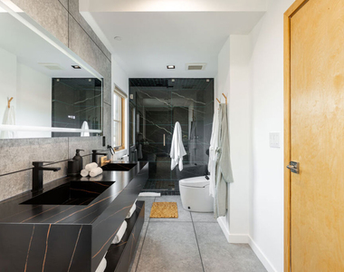 547 N Sweetzer Avenue - Photo Thumbnail 7