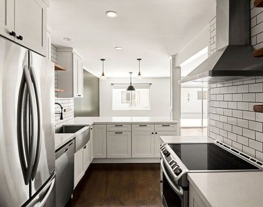121 N Croft Avenue - Photo Thumbnail 3