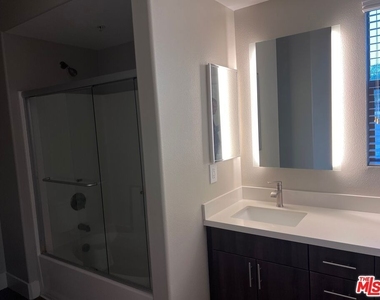 1040 Glendon Avenue - Photo Thumbnail 10
