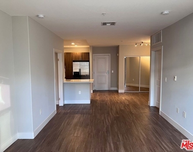 1040 Glendon Avenue - Photo Thumbnail 3