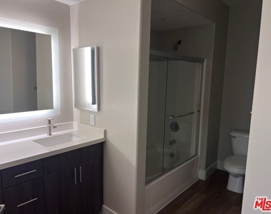 1040 Glendon Avenue - Photo Thumbnail 9