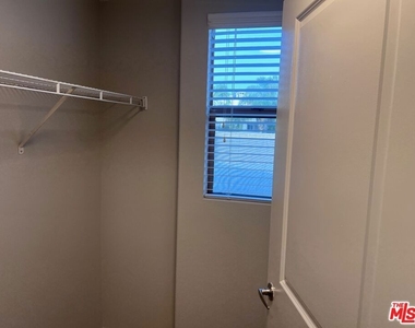 1040 Glendon Avenue - Photo Thumbnail 7