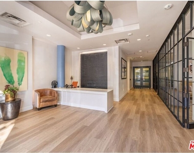1040 Glendon Avenue - Photo Thumbnail 27