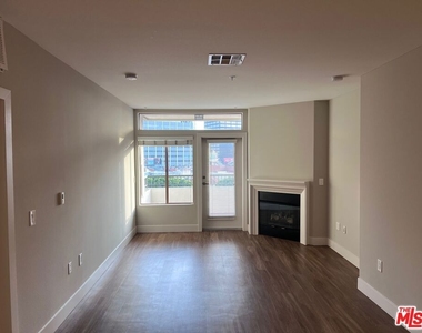 1040 Glendon Avenue - Photo Thumbnail 4