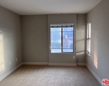 1040 Glendon Avenue - Photo Thumbnail 6