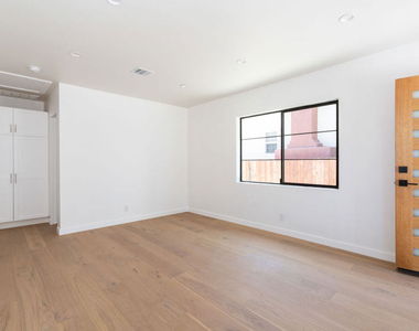 3304 1/2 Casitas Avenue - Photo Thumbnail 3
