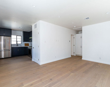 3304 1/2 Casitas Avenue - Photo Thumbnail 2