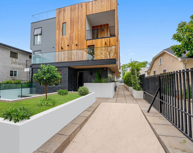 1221 N Detroit Street - Photo Thumbnail 1