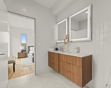 1221 N Detroit Street - Photo Thumbnail 11