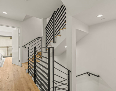 1221 N Detroit Street - Photo Thumbnail 14