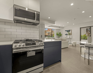 1221 N Detroit Street - Photo Thumbnail 7