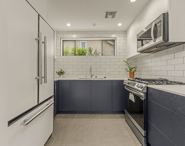 1221 N Detroit Street - Photo Thumbnail 6