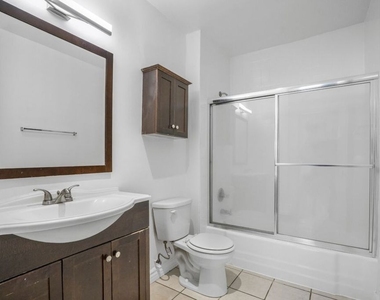 1030 N Orange Grove Avenue - Photo Thumbnail 6