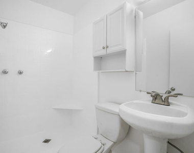 1030 N Orange Grove Avenue - Photo Thumbnail 9