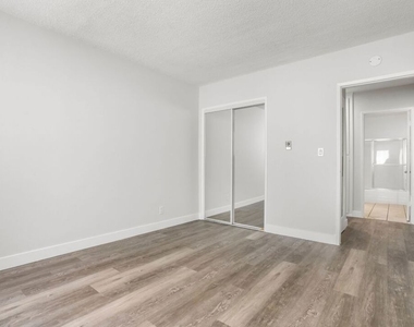 1030 N Orange Grove Avenue - Photo Thumbnail 5