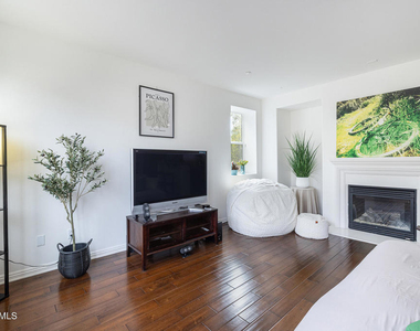 1513 Silver Shadow Drive - Photo Thumbnail 2