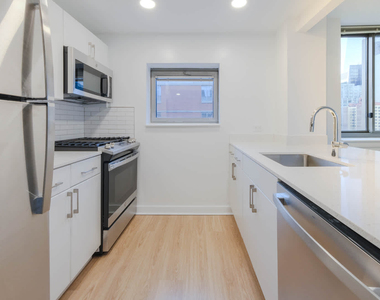 400 West 37th St - Photo Thumbnail 4