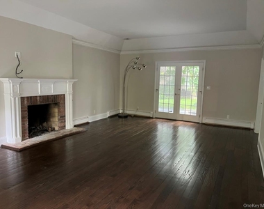 23 Matinecock Farms Road - Photo Thumbnail 17