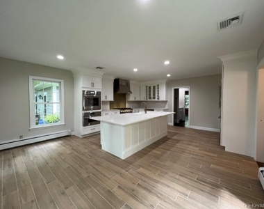 23 Matinecock Farms Road - Photo Thumbnail 9
