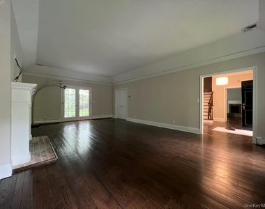 23 Matinecock Farms Road - Photo Thumbnail 7