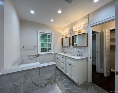 23 Matinecock Farms Road - Photo Thumbnail 10