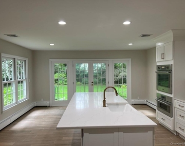 23 Matinecock Farms Road - Photo Thumbnail 5