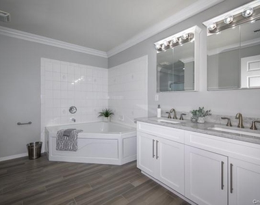 265 Village Green Drive - Photo Thumbnail 8