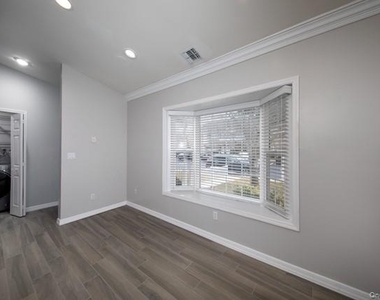 31 Village Green Drive - Photo Thumbnail 2