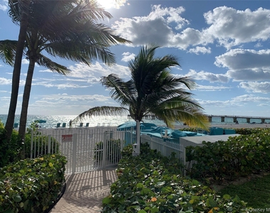 16711 Collins Avenue - Photo Thumbnail 10
