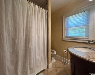 73 Abbott Drive - Photo Thumbnail 5