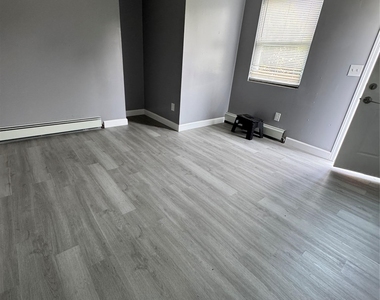 806 Bayview Avenue - Photo Thumbnail 11