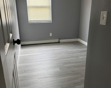 806 Bayview Avenue - Photo Thumbnail 7