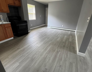 806 Bayview Avenue - Photo Thumbnail 10